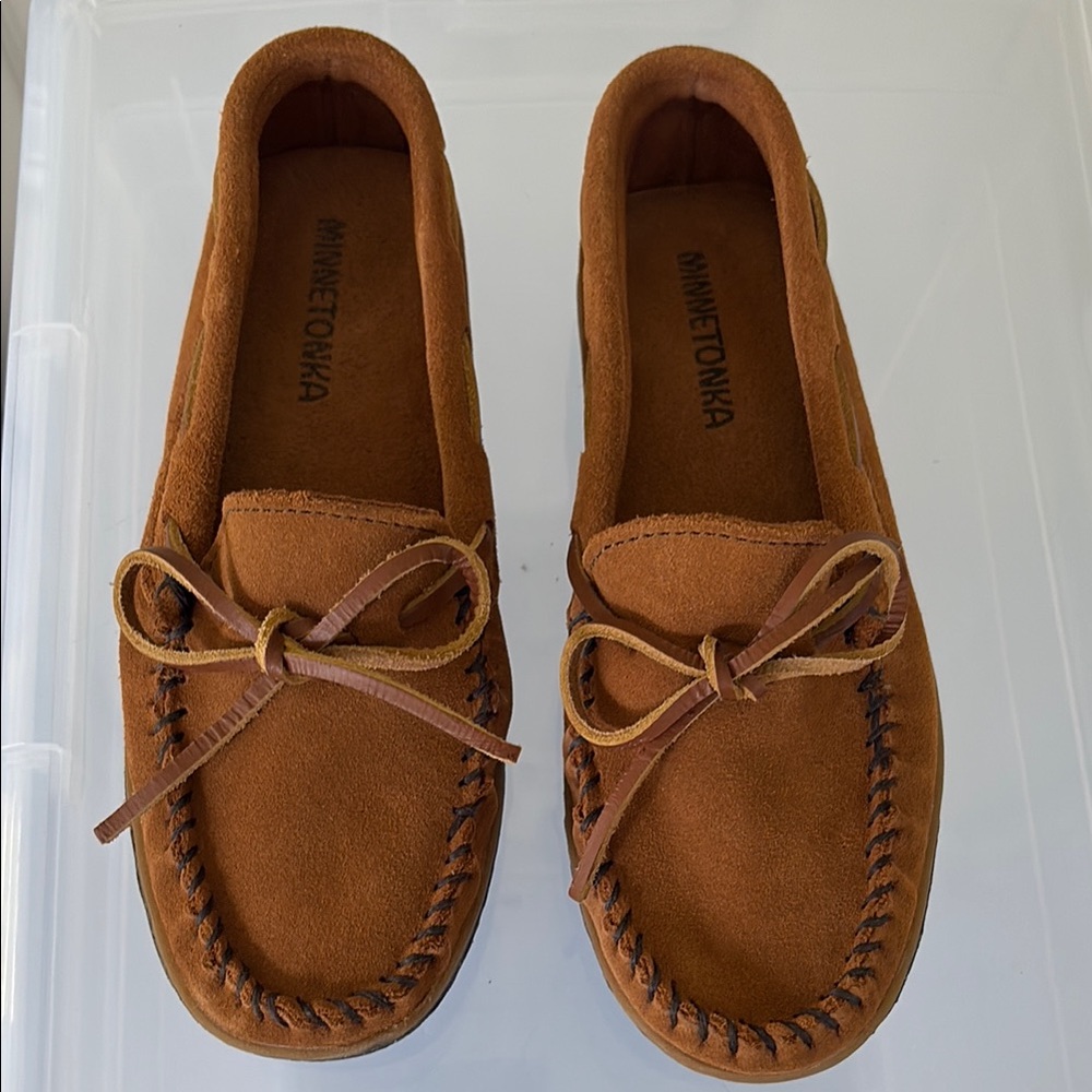 Minnetonka Tan Moccasins NEW size 6.5